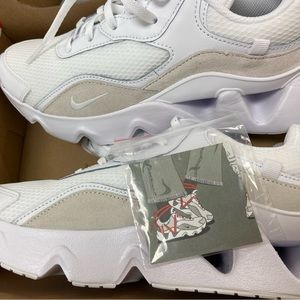 Nike Ryz tan/white size 8